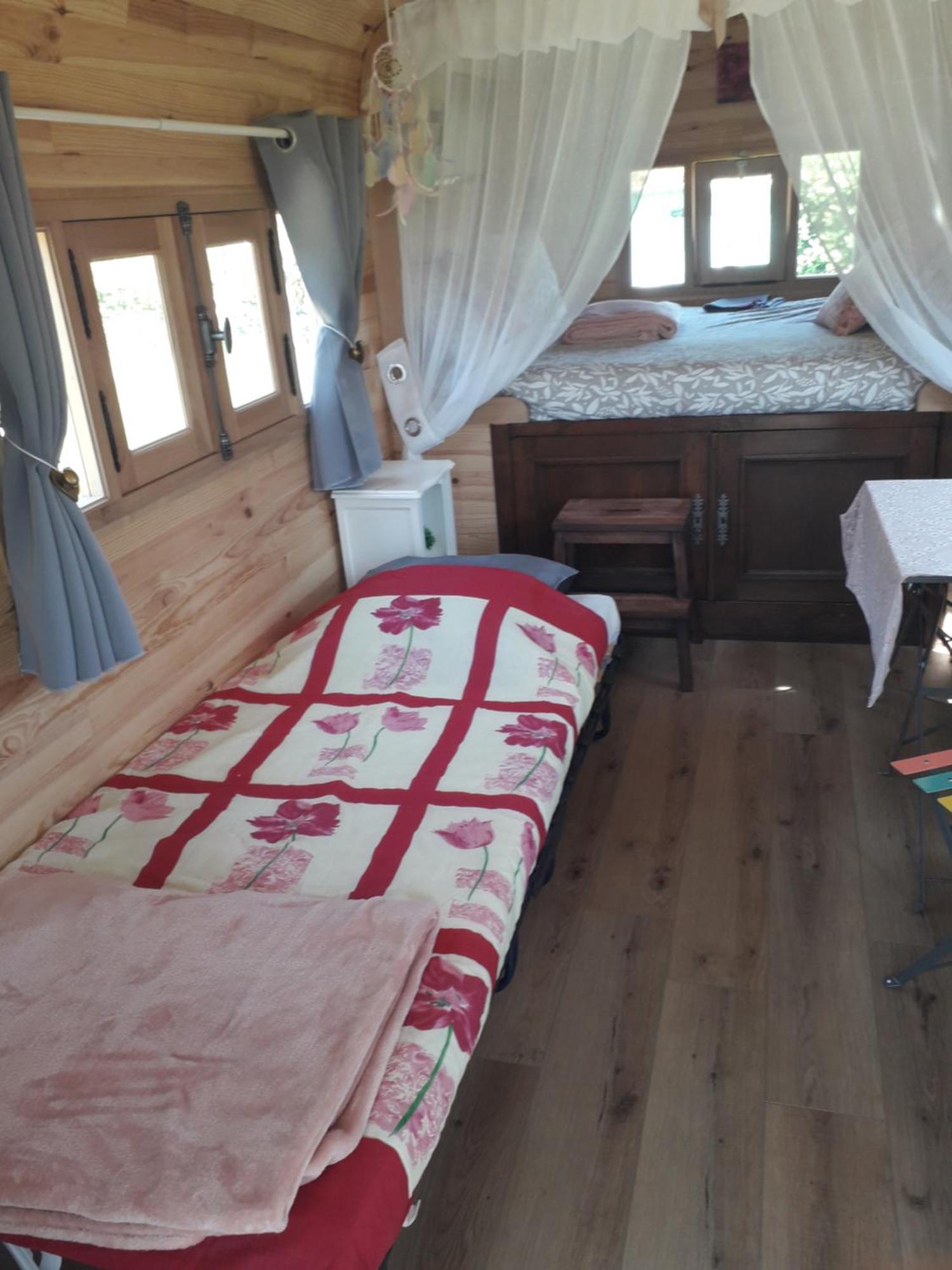オラドゥール・シュル・グラヌ La Roulotte Des Trois Arbres Bed & Breakfast エクステリア 写真